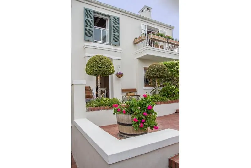 Charming Coastal Townhouse At The Majestic contacts