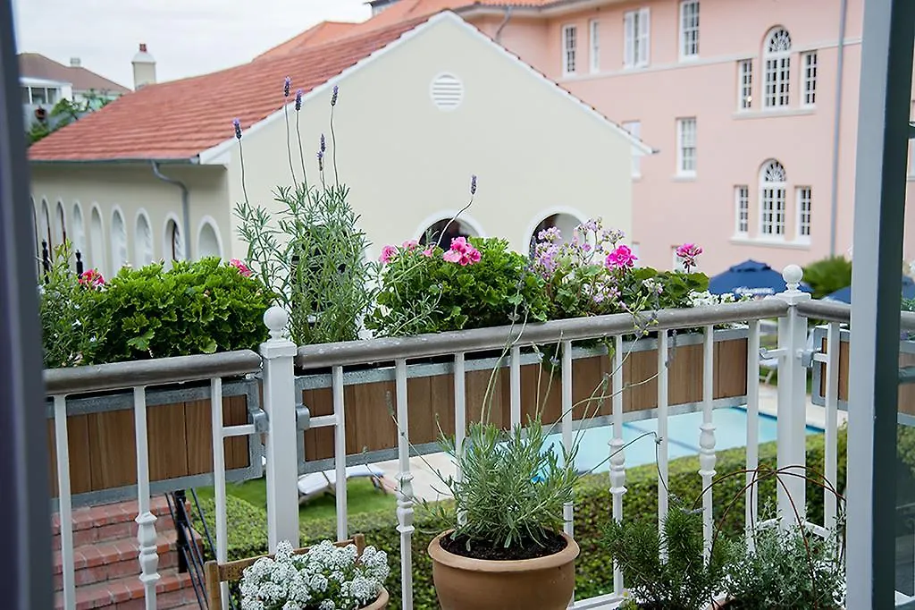 Charming Coastal Townhouse At The Majestic 0*, Kalk Bay