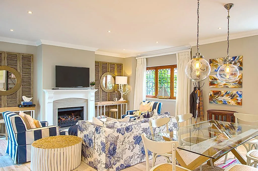Charming Coastal Townhouse At The Majestic Holiday home