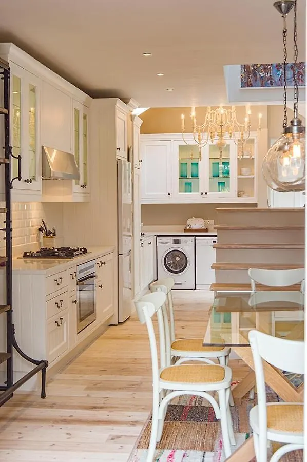Charming Coastal Townhouse At The Majestic Holiday home